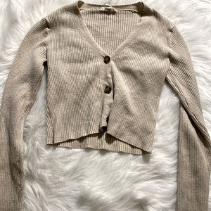 GARAGE Beige Cropped Cardigan. Buttons down the front, Size Small.